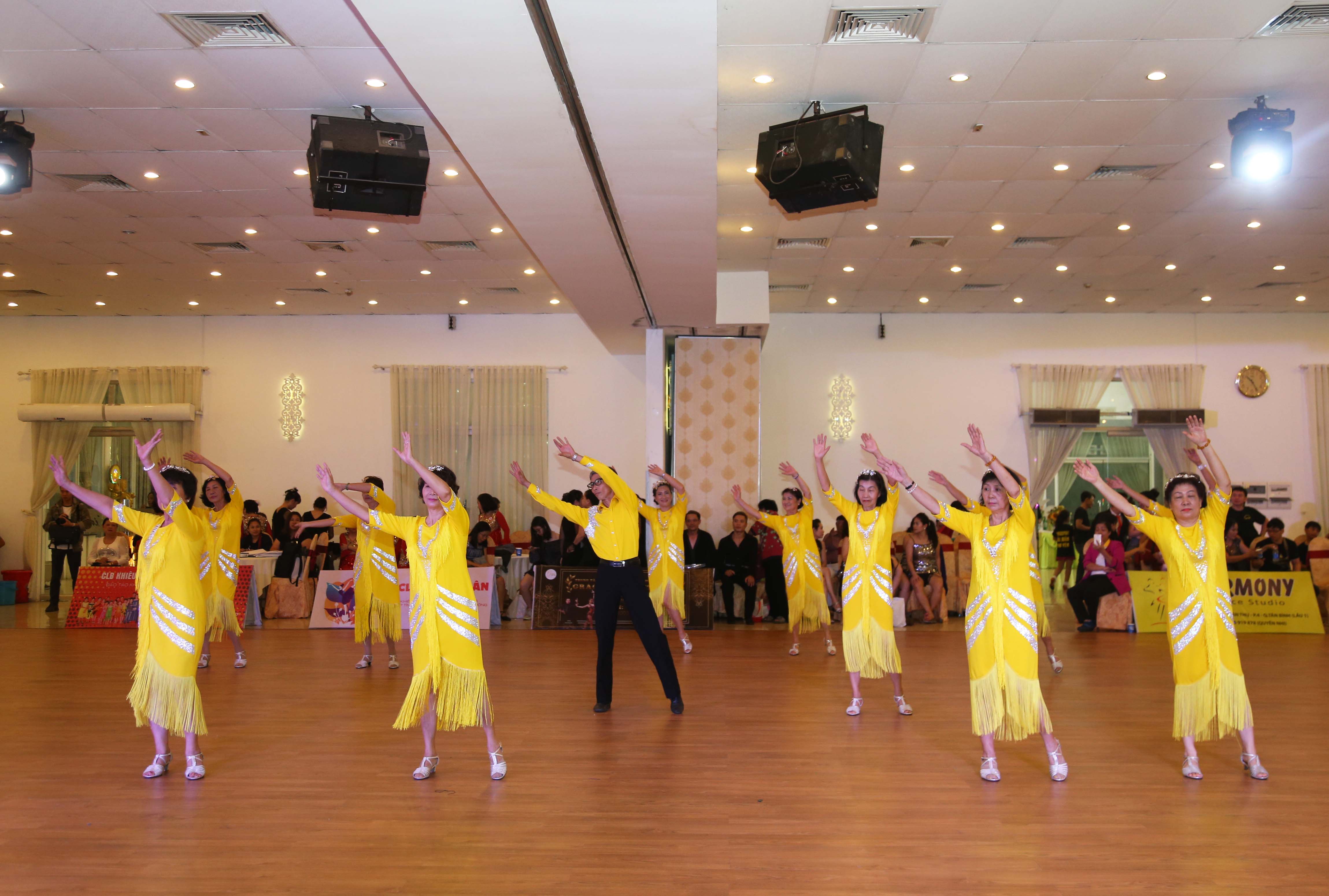 Hình ảnh: Gần 300 VĐV tham dự Giải khiêu vũ thể thao Cúp Grace Dance Mở Rộng số 2