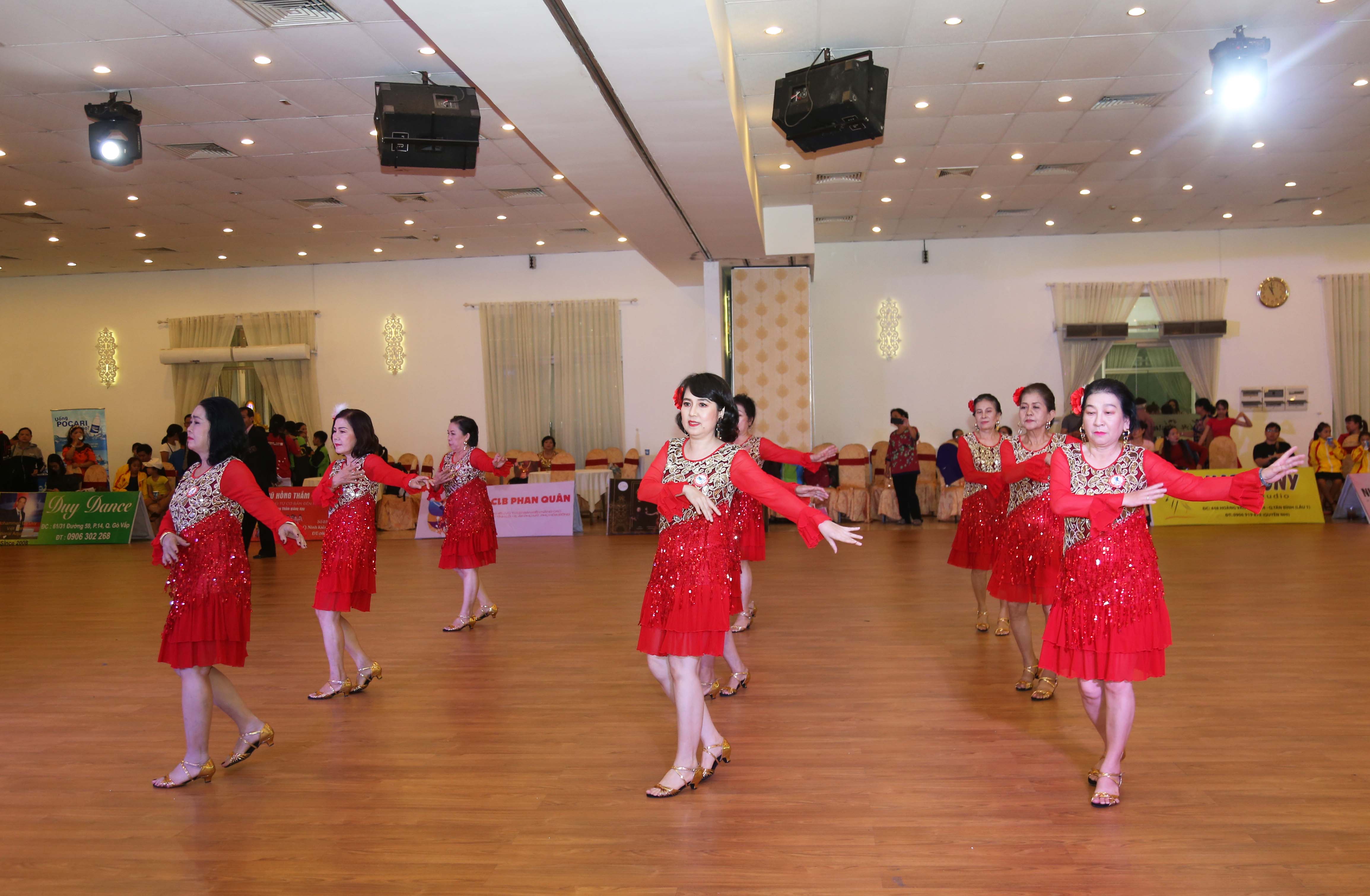 Hình ảnh: Gần 300 VĐV tham dự Giải khiêu vũ thể thao Cúp Grace Dance Mở Rộng số 7