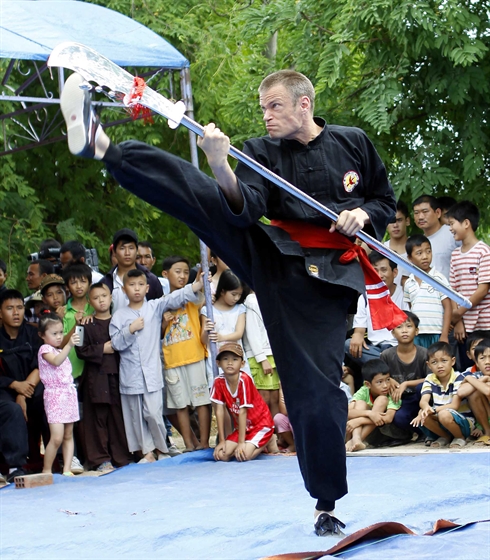 De nombreux étrangers ont déjà été conquis par les arts martiaux traditionnels du Vietnam. Photo : CTV/CVN