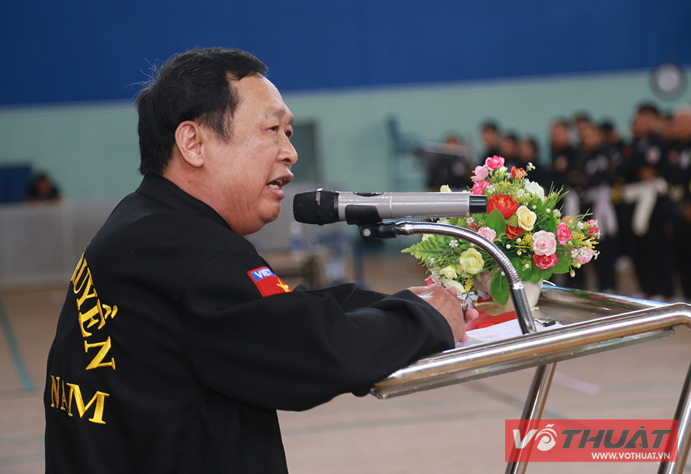 Đại võ sư quốc tế Lê Kim Hòa phát biểu tại buổi lễ.