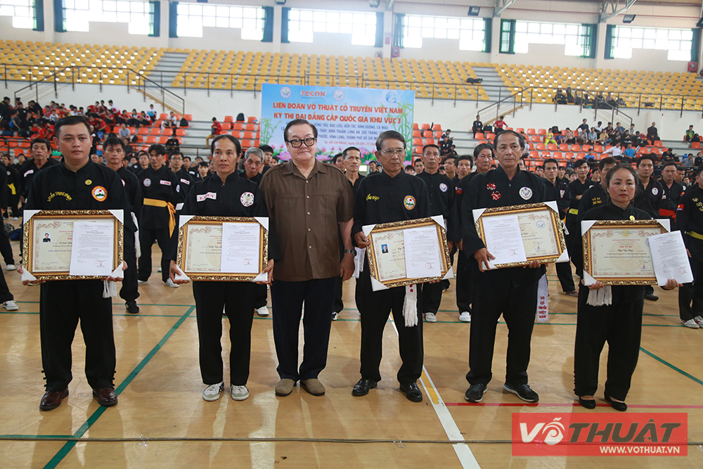 Dịp này, Liên đoàn VCT VN đã truy phong danh hiệu cho 4 cố võ sư.